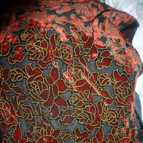 Elegant 100% Silk Burnout Velvet Scarf – Red Roses, Tassels, Perfect Gift - Picture 8 of 12